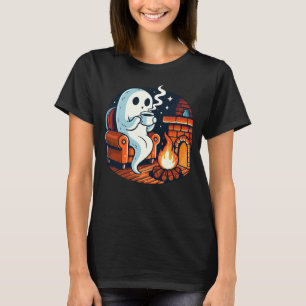 Camiseta Fantasminha Aconchegante Bebendo Café pela Lareira