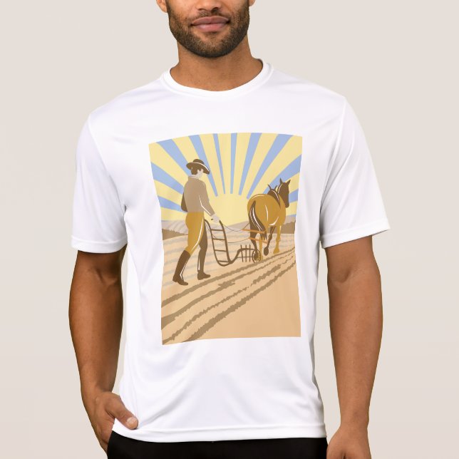 Camiseta Farmer and Horse Plowing Field Retro Sunrise (Frente)