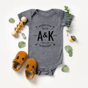 Camiseta Farmhouse da Família Rústica de Seta Monograma