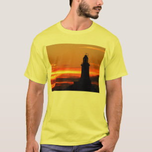 Camiseta Farol e céu em chamas