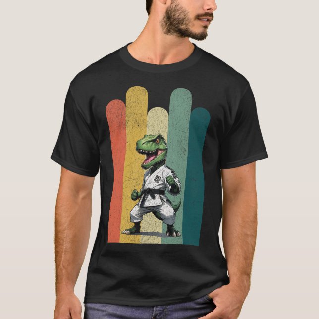 Camiseta Fãs de Dinossauros Brava Orgulho de Caratê Coragem (Frente)