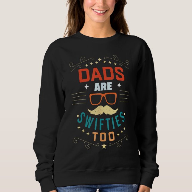 Camiseta Father s Day Dads Are Swifties Too 1 (Frente)