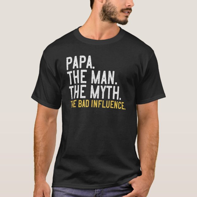 Camiseta Father s Day Papa The Man The Myth The Bad Influen (Frente)