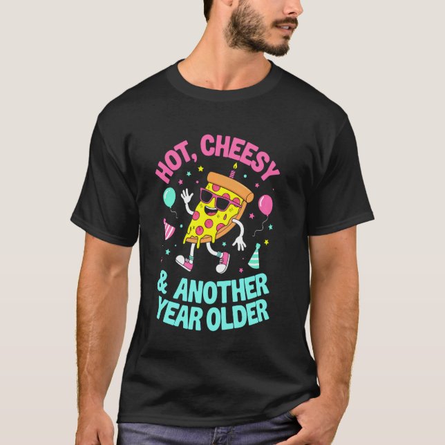 Camiseta Fatia de Pizza de Desenho Animado Dançando com Cha (Frente)