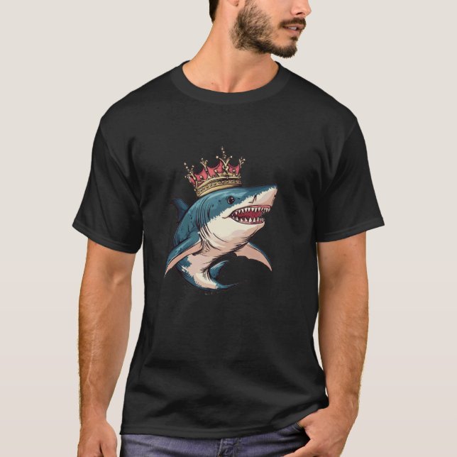 Camiseta Fato de Tubarão Coroado para Reis e Rainhas (Frente)