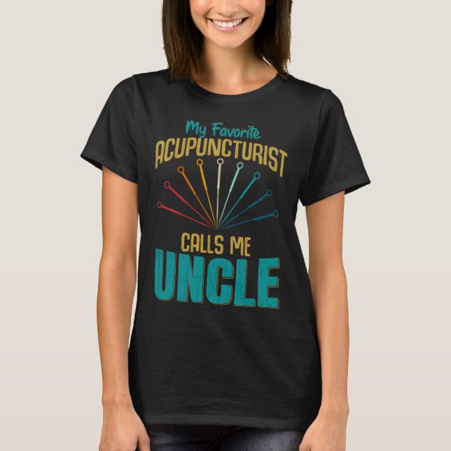 Camiseta Favorite Acupuncturist Calls Me Uncle Graphic (Frente)