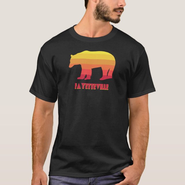 Camiseta Fayetteville Arkansas Rainbow Bear (Frente)