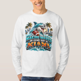 Camiseta Fazendo Ondas no Dia do Jogo Fã de Futebol de Miam