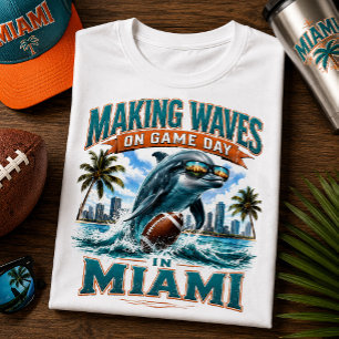 Camiseta Fazendo Ondas no Dia do Jogo Fã de Futebol de Miam
