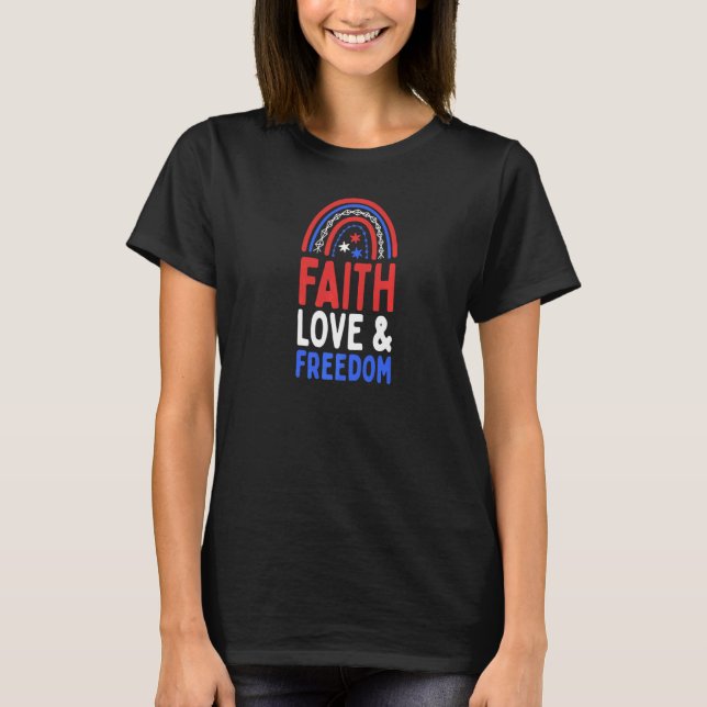 Camiseta Fé Amor E Liberdade 4 De Julho Boêmio Arco-Íris (Frente)