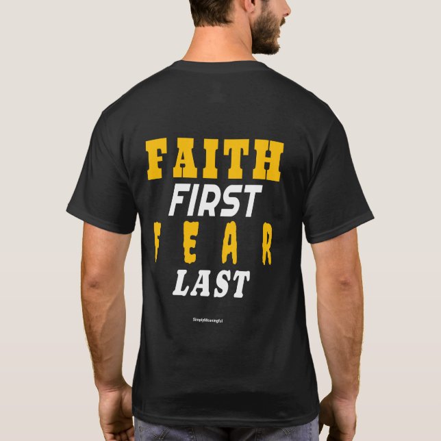 Camiseta ✨ Fé Primeiro, Medo Por Último (Verso)