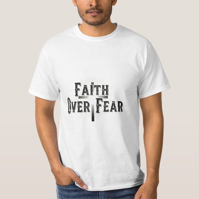 Camiseta "Fé sobre Medo" com Cruz Radiante (Frente)