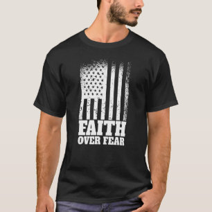 Camiseta Fé sobre o medo da bandeira americana Legal fé cri