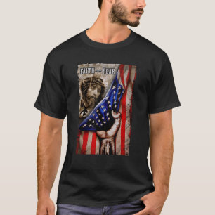 Camiseta Fé sobre o medo da bandeira cristã de Jesus americ