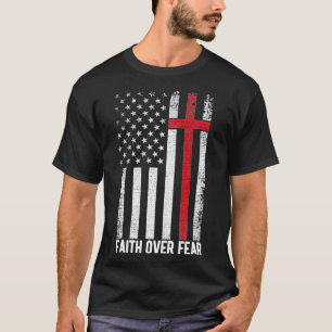 Camiseta Fé sobre o medo da Cruz Cristã de Bandeira america
