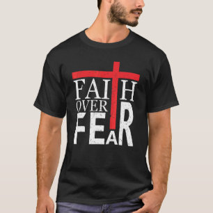 Camiseta Fé sobre o medo da Cruz Cristã de Bandeira America