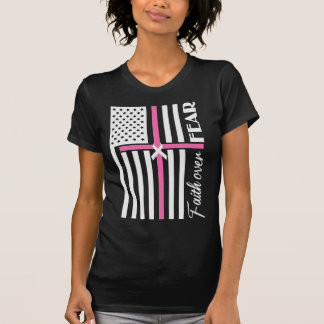 Camiseta Fé sobre o medo do sinalizador de cruz rosa