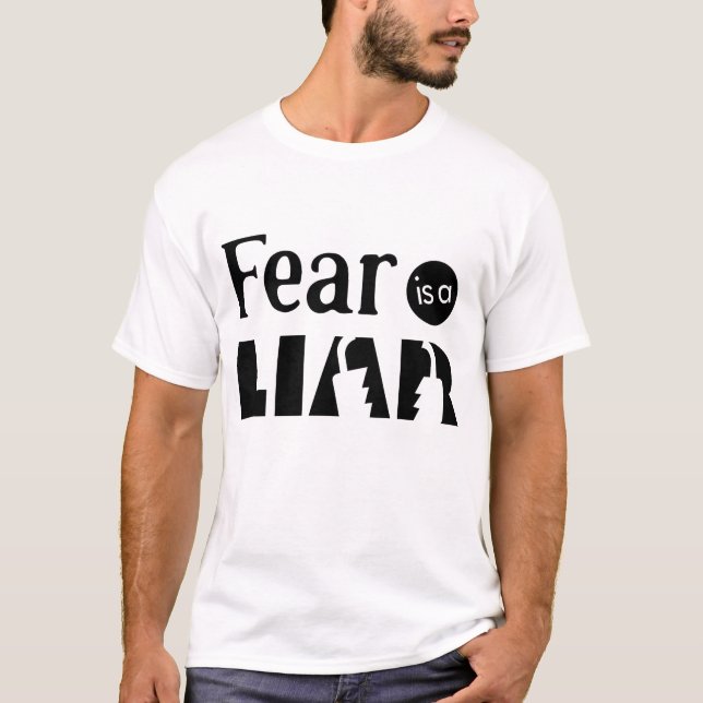 Camiseta Fear Is a Liar – Broken Lock Typography Design (Frente)