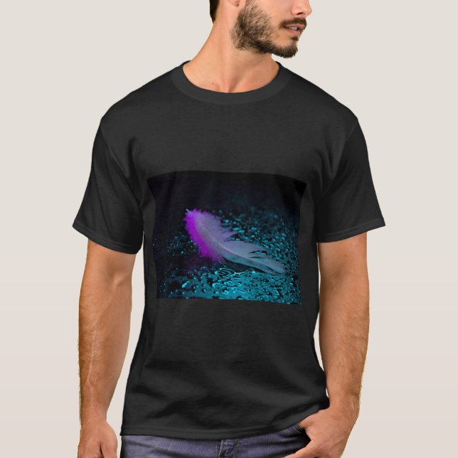 Camiseta Feather Touch: Wet Nature Art Tee (Frente)