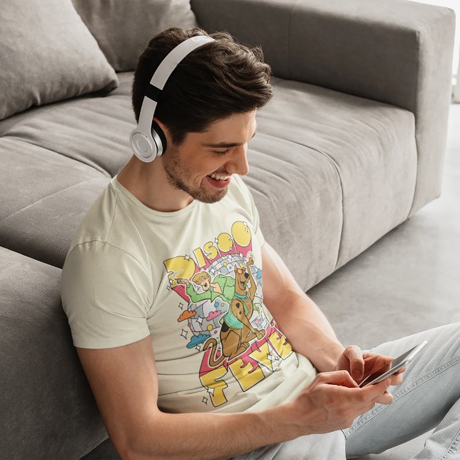 Camiseta Febre de Disco com Scooby e Shaggy (Man wearing t-shirt)