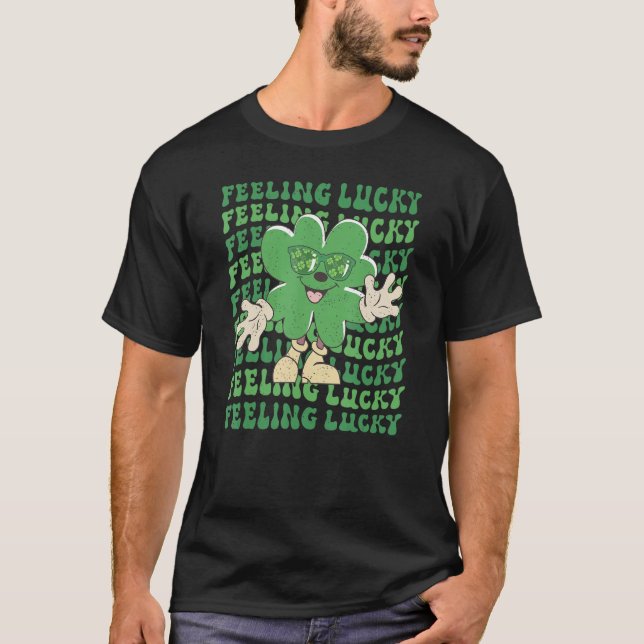 Camiseta Feeling Lucky Smile Face Shamrock St Patrick's day (Frente)