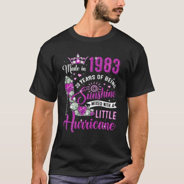 Camiseta Feita Em 1983, 39 Anos, Com Presentes De Mulher E  (Frente)