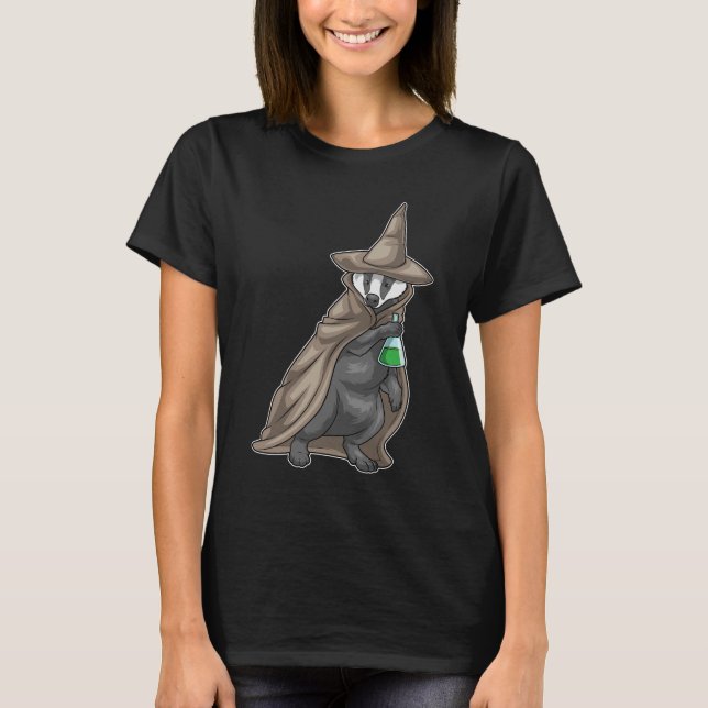 Camiseta Feiticeira de Halloween do Texugo (Frente)