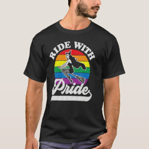 Camiseta Feiticeira Lésbica Gay do Halloween Em Uma Passeat