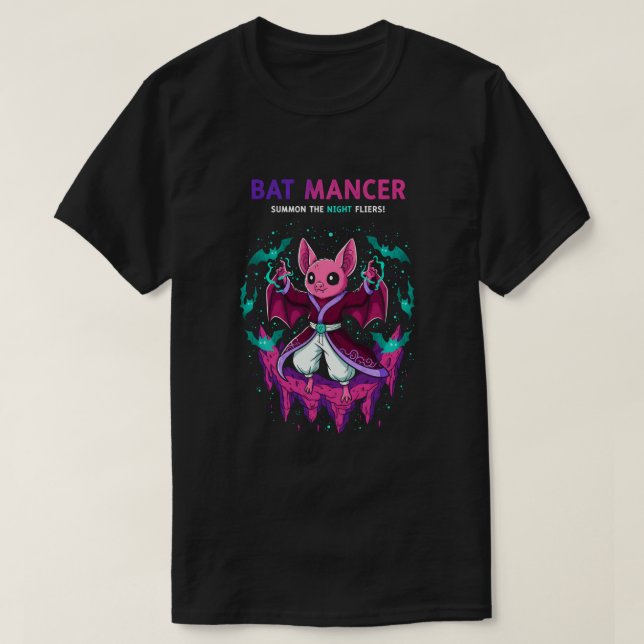 Camiseta Feiticeira Mancer de Morcego Rosa Fofa Conjurando  (Frente do Design)