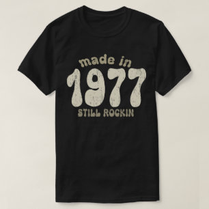 Camiseta Feito em 1977, com números de safra ainda em balan