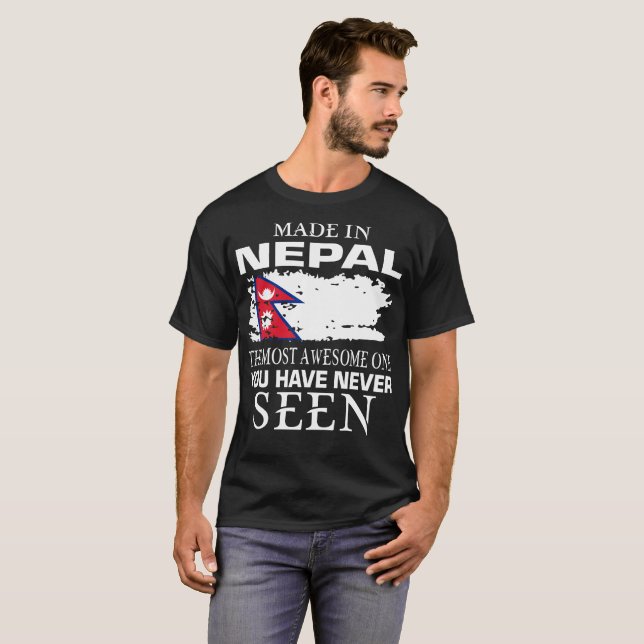 Camiseta Feito em Nepal o mais impressionante nunca visto (Frente Completa)