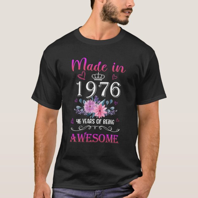 Camiseta Feito Em Presentes De 46 Anos Floral 1976 46º Nasc (Frente)