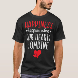 Camiseta Felicidade Acontece Quando Nossos Corações Combina