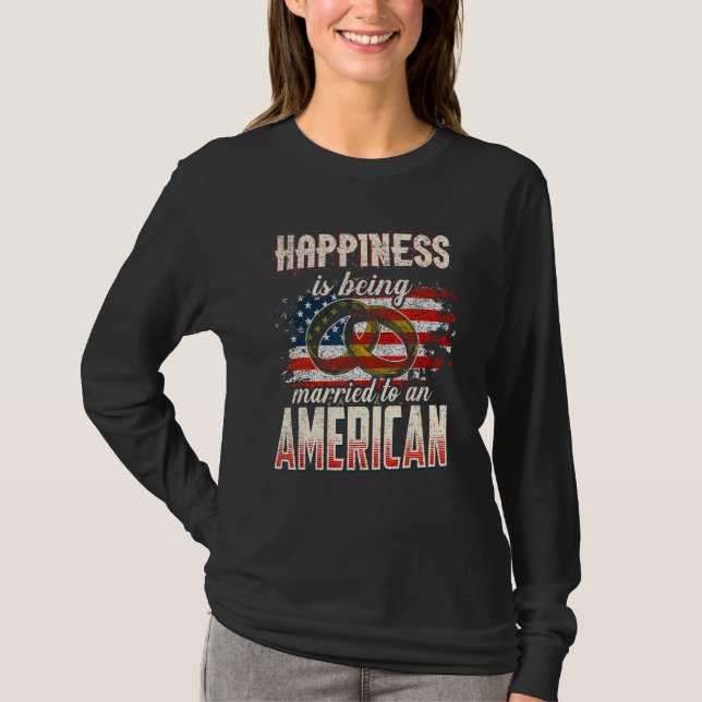 Camiseta Felicidade É Casada Com Um Americano Apenas Mar (Frente)