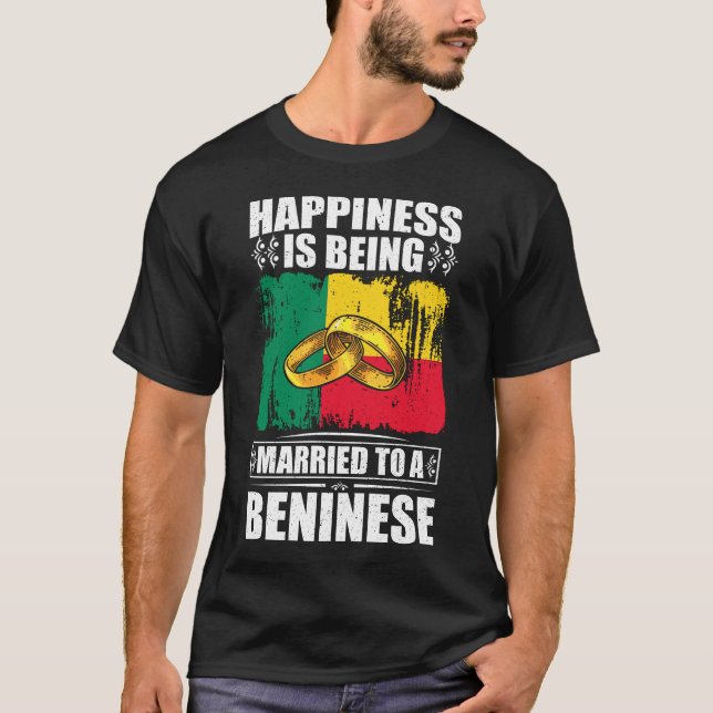 Camiseta Felicidade É Casada Com Um Beninês (Frente)