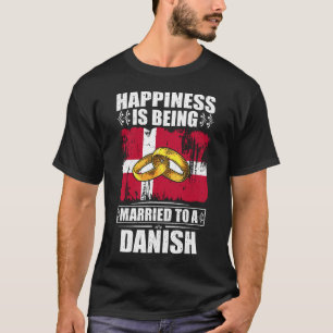 Camiseta Felicidade É Casada Com Um Dinamarquês