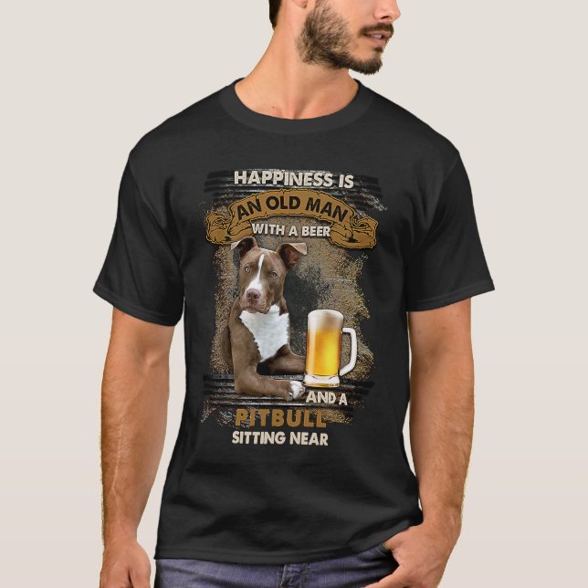 Camiseta Felicidade é um homem velho com cerveja e um Pitbu (Frente)