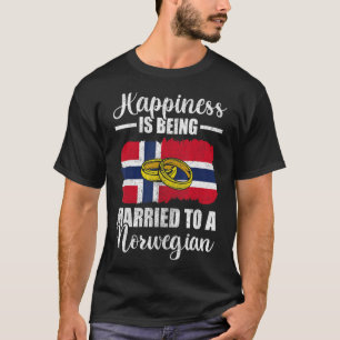 Camiseta Felicidade Está Sendo Casada Com Um Casamento Noru
