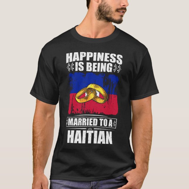 Camiseta Felicidade Está Sendo Casada Com Um Haitiano (Frente)