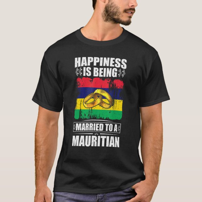 Camiseta Felicidade Está Sendo Casada Com Um Maurício (Frente)