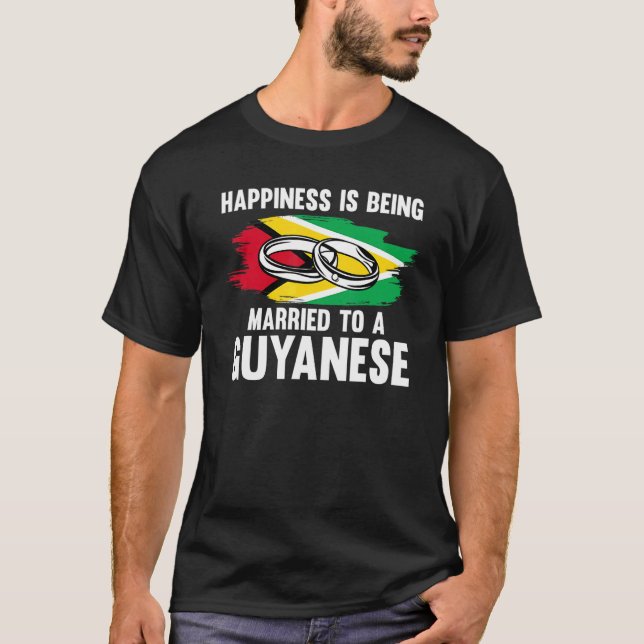 Camiseta Felicidade Está Sendo Casada Com Uma Guiana Da Gui (Frente)