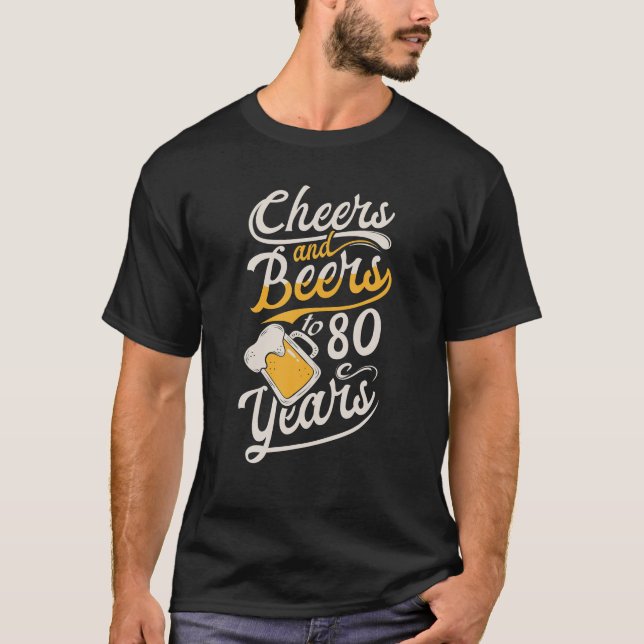 Camiseta Felicidades E Cervejas Aos 80 Anos Feliz Aniversár (Frente)