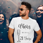 Camiseta Felicitações a qualquer idade, homens anos, tipogr<br><div class="desc">Anima-se a 21 anos,  um homem que dá nome à camiseta de aniversário com a moda escova de moda e um guisado de tipografia e uma flauta de champanhe. O             é fácil de personalizar com nome e idade.</div>