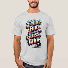 Camiseta Feline Fine com um copo de vinho