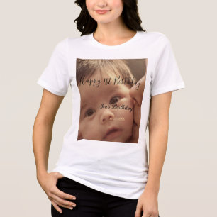 Camiseta Feliz 1º aniversário nome foto data estiloso calig