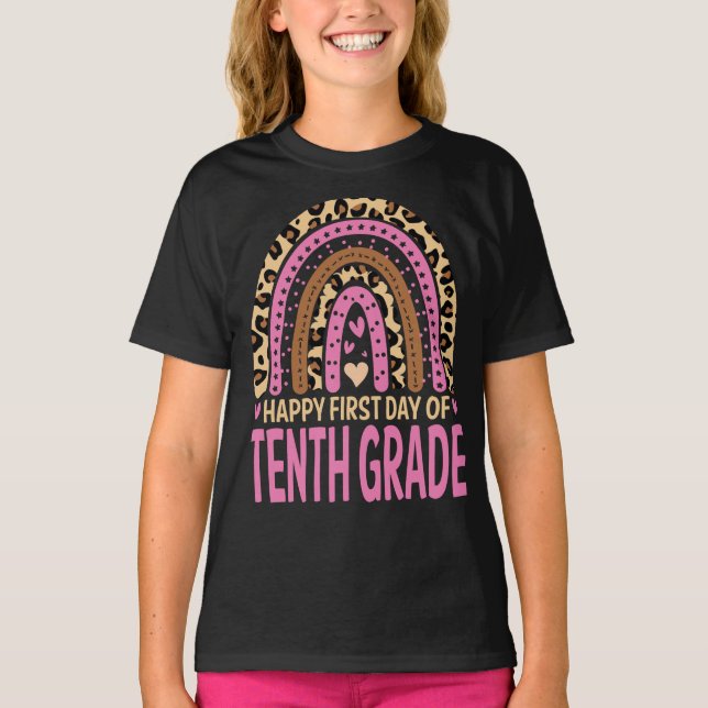 Camiseta Feliz 1º Dia De Leopardo Arco-Íris Do Décimo Grau (Frente)