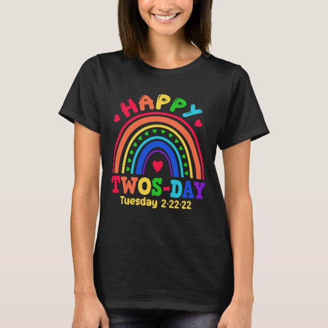 Camiseta Feliz 2.22.22 Terça-feira 22 de fevereiro de 2022 (Frente)