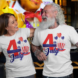 Camiseta Feliz 4 de julho com o Chapéu, Balões<br><div class="desc">Feliz Dia da Independência de 4 de julho,  tipografia moderna com cores,  estrelas e listras de bandeira americana. Símbolos e balões com tipografia moderna.</div>