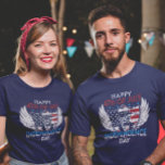 Camiseta Feliz 4 de julho, Dia da Independência<br><div class="desc">Com a chegada do dia 4 de julho,  entre no seu espírito patriótico com esta design de camiseta patriótica apresentando a feliz tipografia do Dia da Independência em 4 de julho.</div>