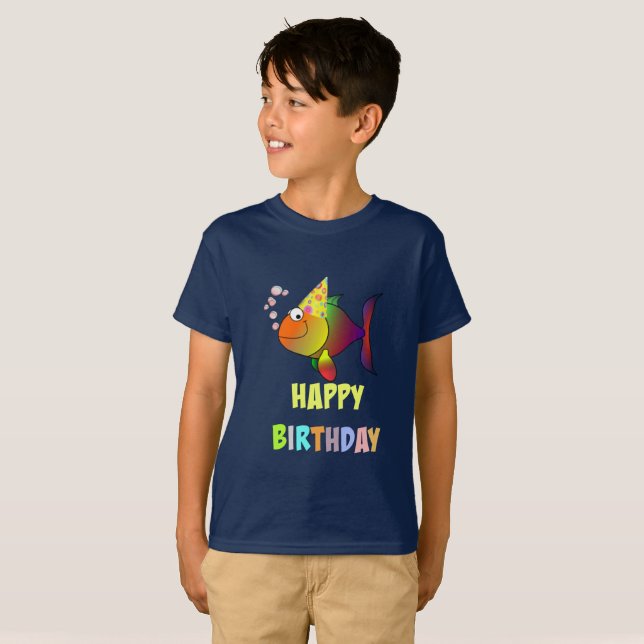 Camiseta Feliz aniversário, bonitinho e colorido peixe de d (Frente Completa)